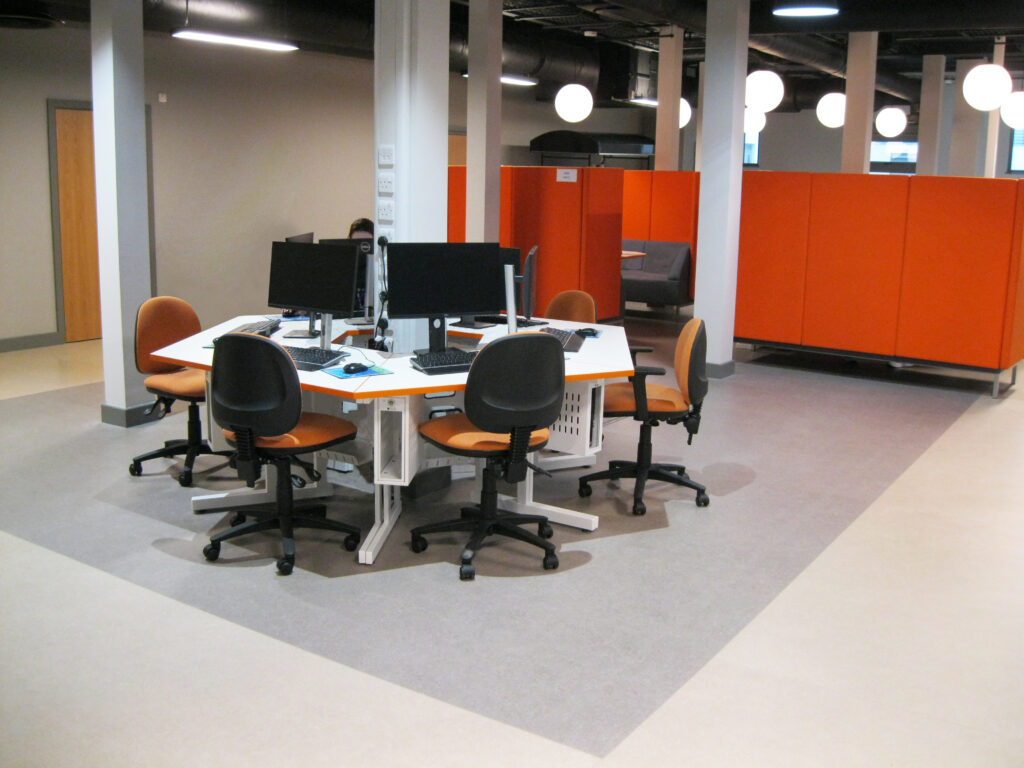 Cluster Desks | TOP-TEC