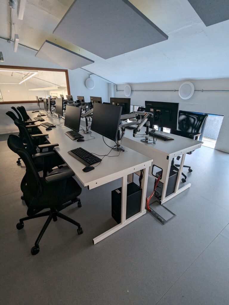 ICT Desk - TOP-TEC - Secure Computer Furniture
